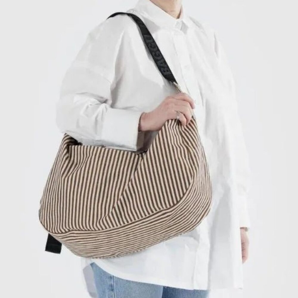 NWT Baggu Large Nylon Crescent Bag - Brown Stripe - Picture 3 of 5